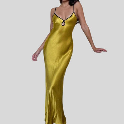 Seidiges Satinkleid mit Kontrastpaspelierung