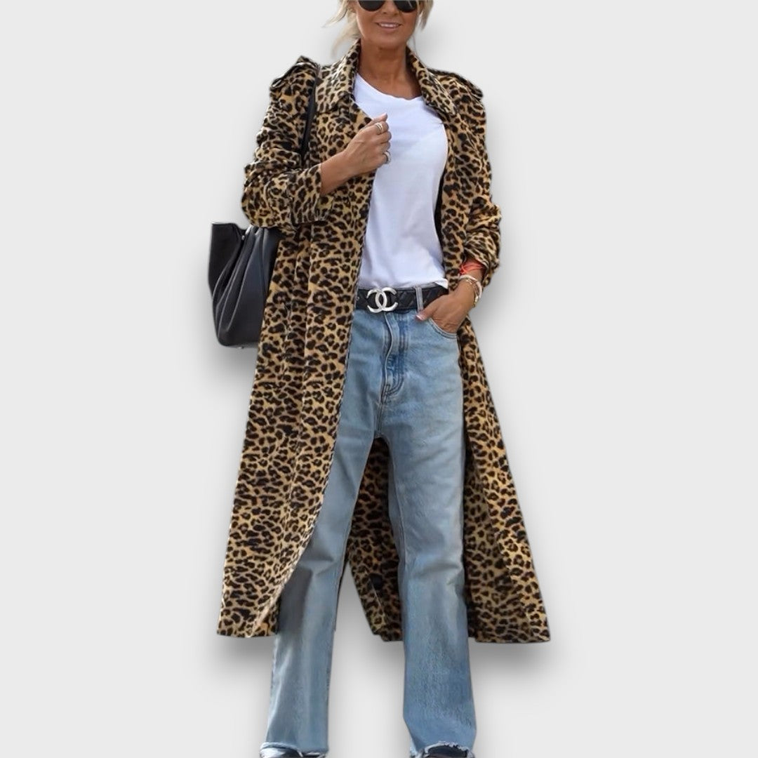 Leona – Samtiger Mantel im Leopardenmuster