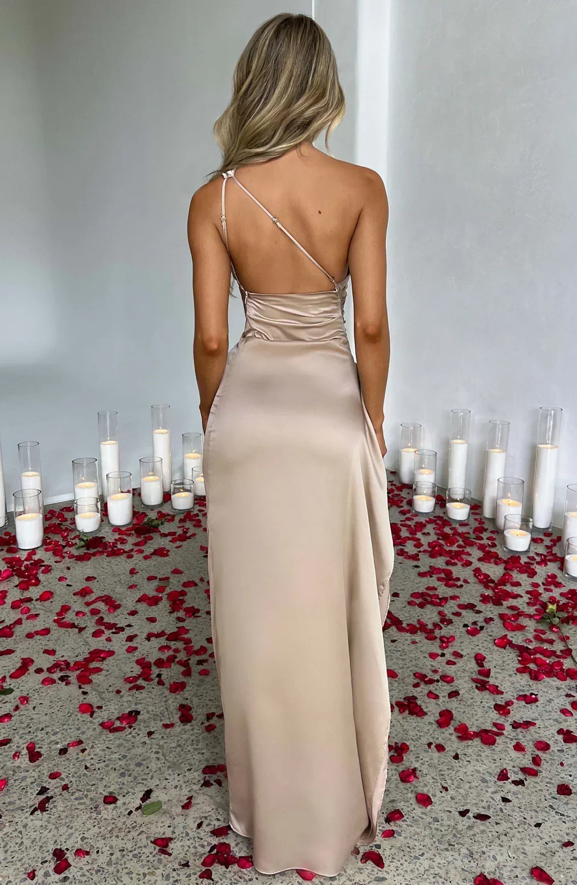 Esmé – Satijnen Abendkleid mit zeitloser Eleganz