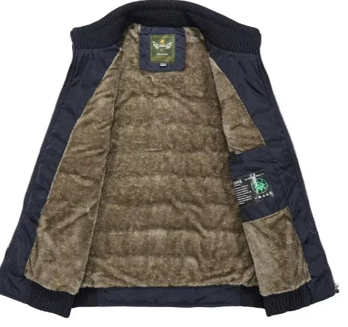 Bequeme und warme Outdoor-Weste mit Futter für aktive Herren