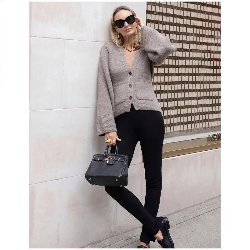 Elma | Klassische gestrickte Damenstrickjacke