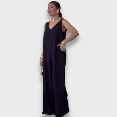 Aubrine – Fließender Jumpsuit mit V-Ausschnitt