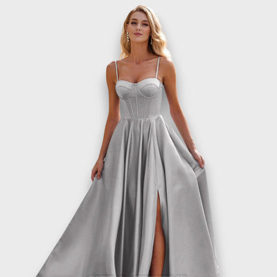 Victoria – Schulterfreies Abendkleid mit Rückenschnürung