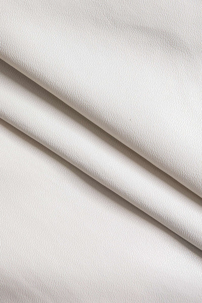 Selene | Moderner Kunstleder-Minirock mit seitlichem Reißverschluss und asymmetrischem Schlitz