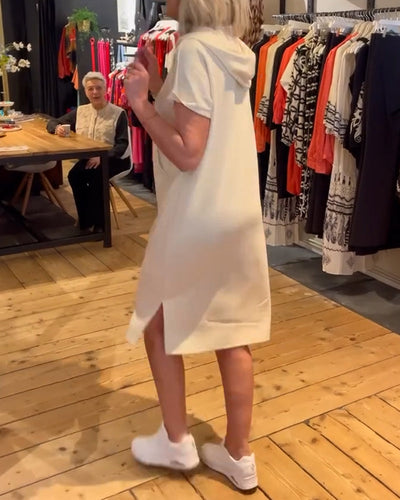 Kleid mit sportlichem Buchstabendruck