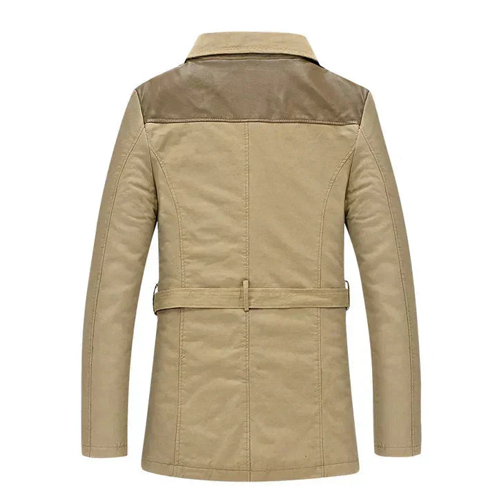 Eleganter, isolierter langer Trenchcoat für Herren – Stil und Wärme vereint