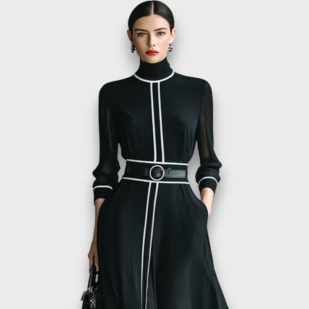 Elyra – Chiffon-Maxikleid mit hohem Kragen