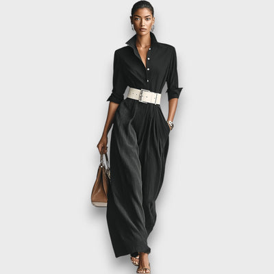 Serenya – Langer Einteiler mit Reverskragen und Taillengürtel