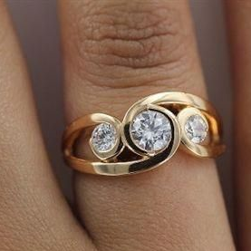 Goldring mit Zirkonia