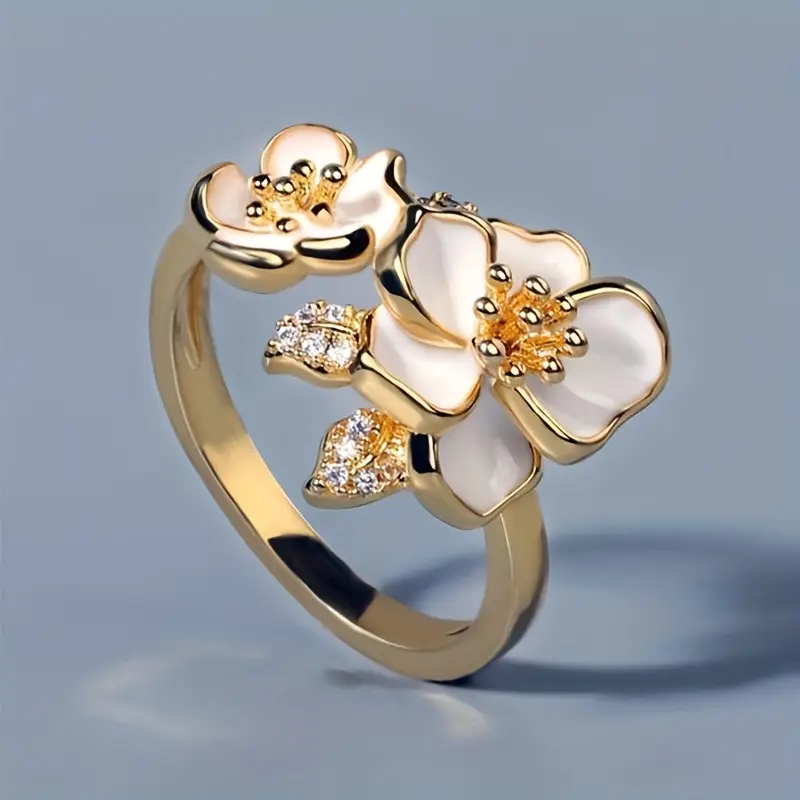 Ring mit weißen Emailleblumen