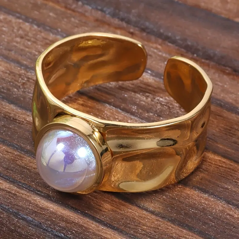 Ring mit schöner weißer Perle