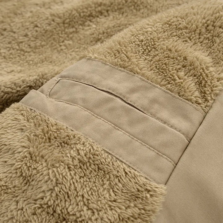 Klassischer Herren Trenchcoat mit isolierender Wärme und taillierbarem Gürtel