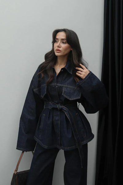 Damen-Denim-Set – Elegante Taillierte Jeansjacke mit Gürtel & Weite High-Waist Hose