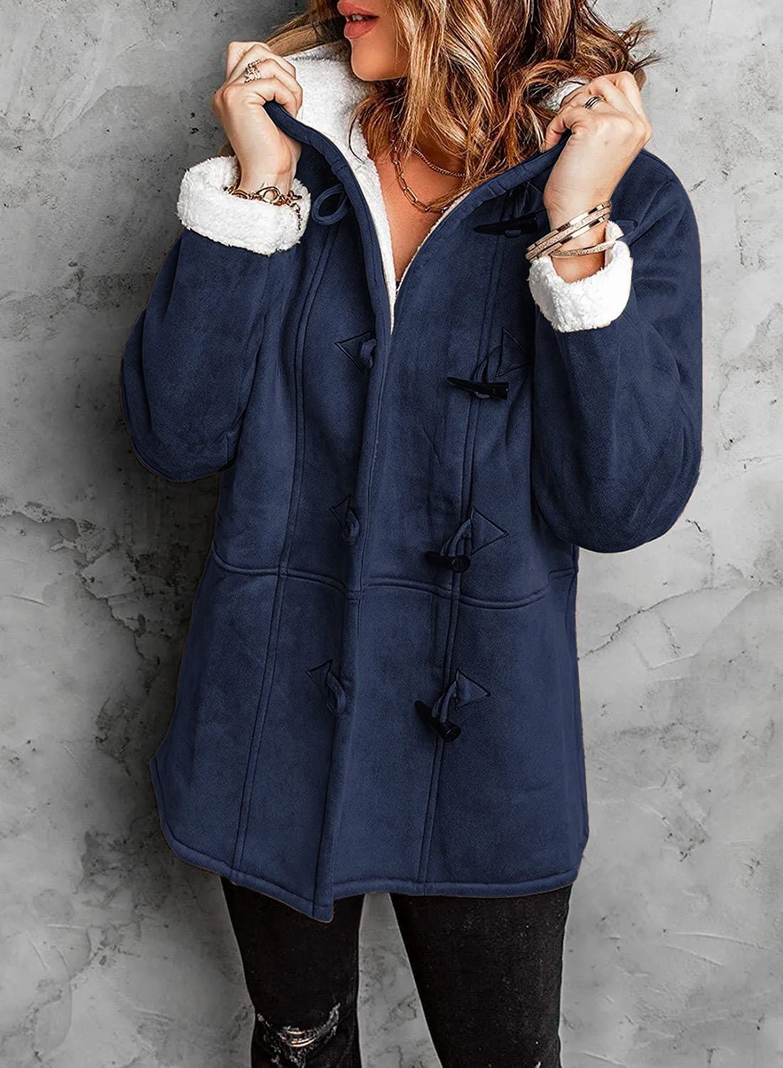 Kuschelige Damen-Fleecejacke mit Kapuze für kalte Tage