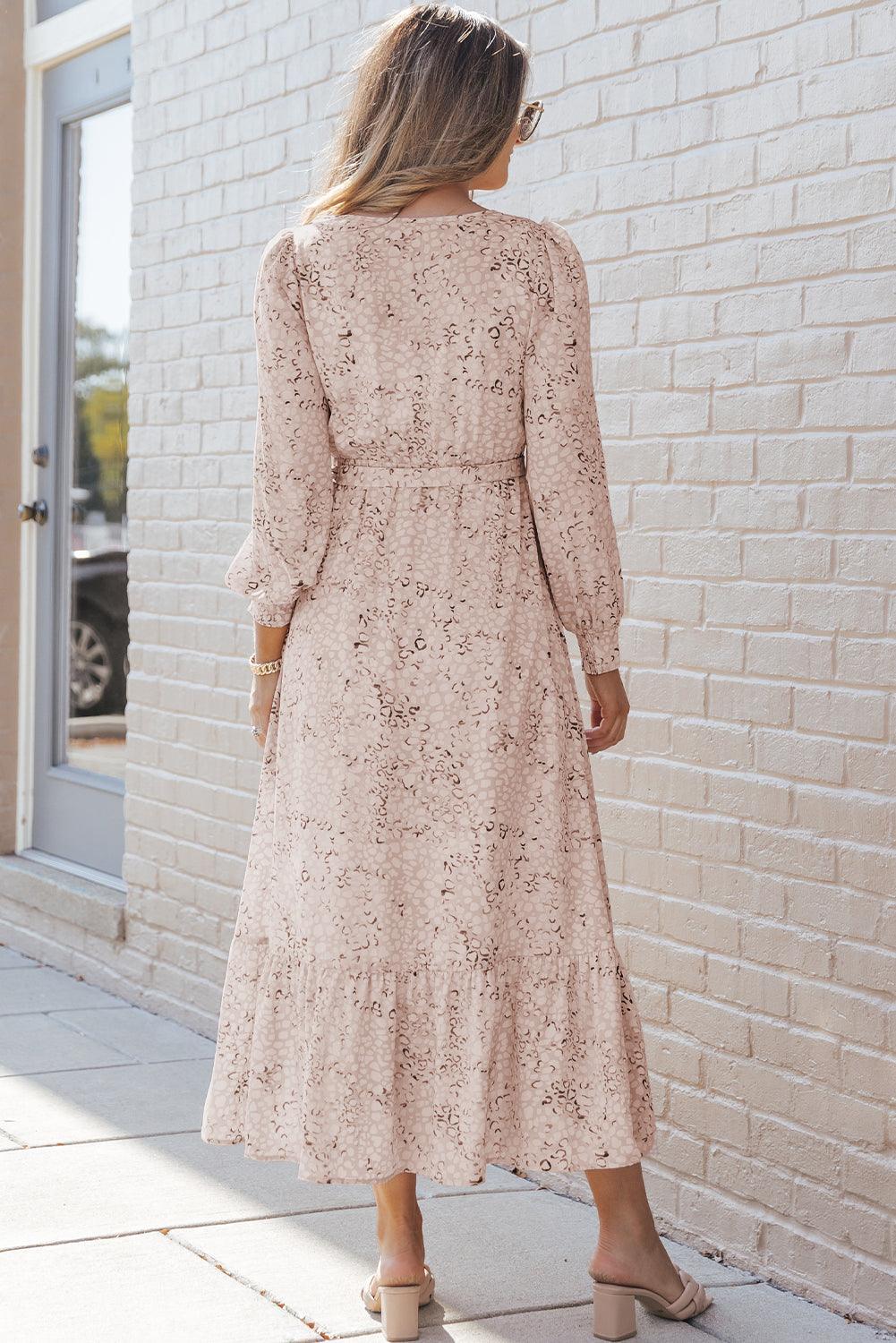 Sophie – Maxikleid mit Leopardenmuster, Gürtel und Puffärmeln