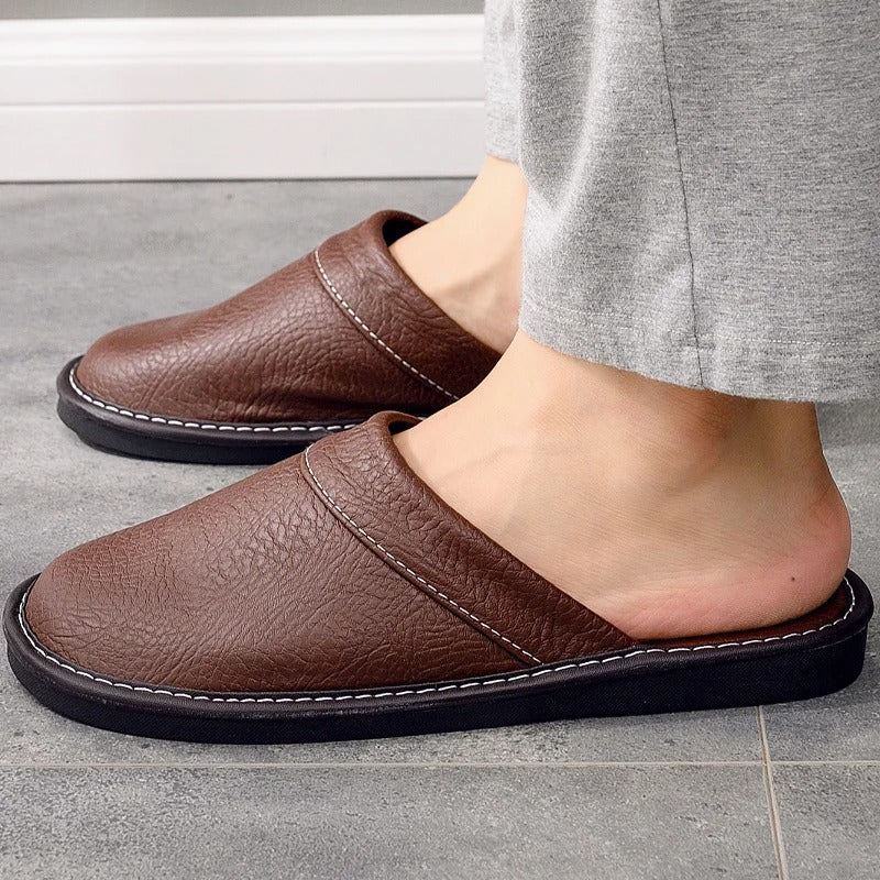Hugo | Bequeme vegane Lederslippers – Luxus & Entspannung
