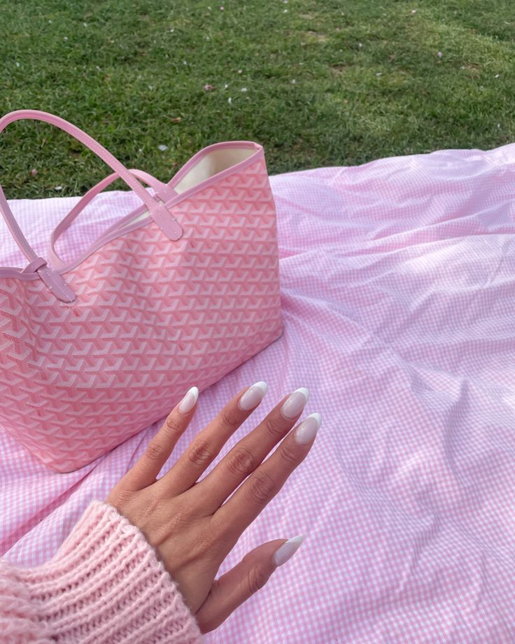 Millicent™ Confidence auf der Schulter