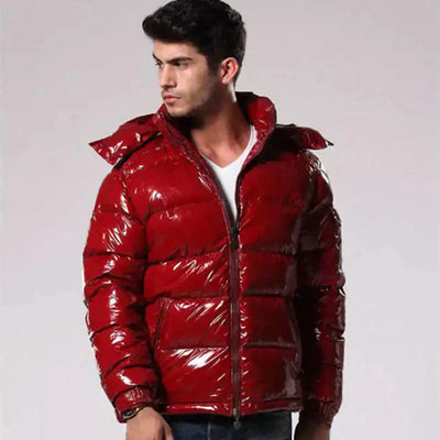 Moderne glänzende Herrenpufferjacke für stilvolle Winterlooks