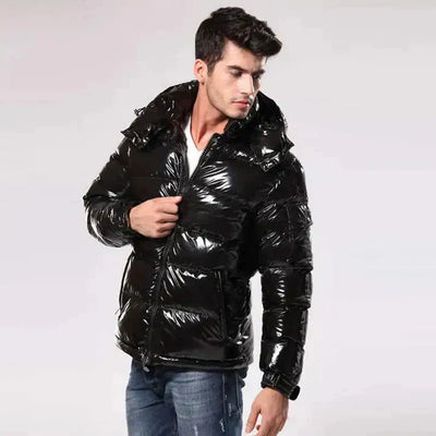 Moderne glänzende Herrenpufferjacke für stilvolle Winterlooks
