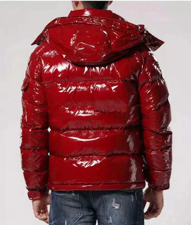 Moderne glänzende Herrenpufferjacke für stilvolle Winterlooks