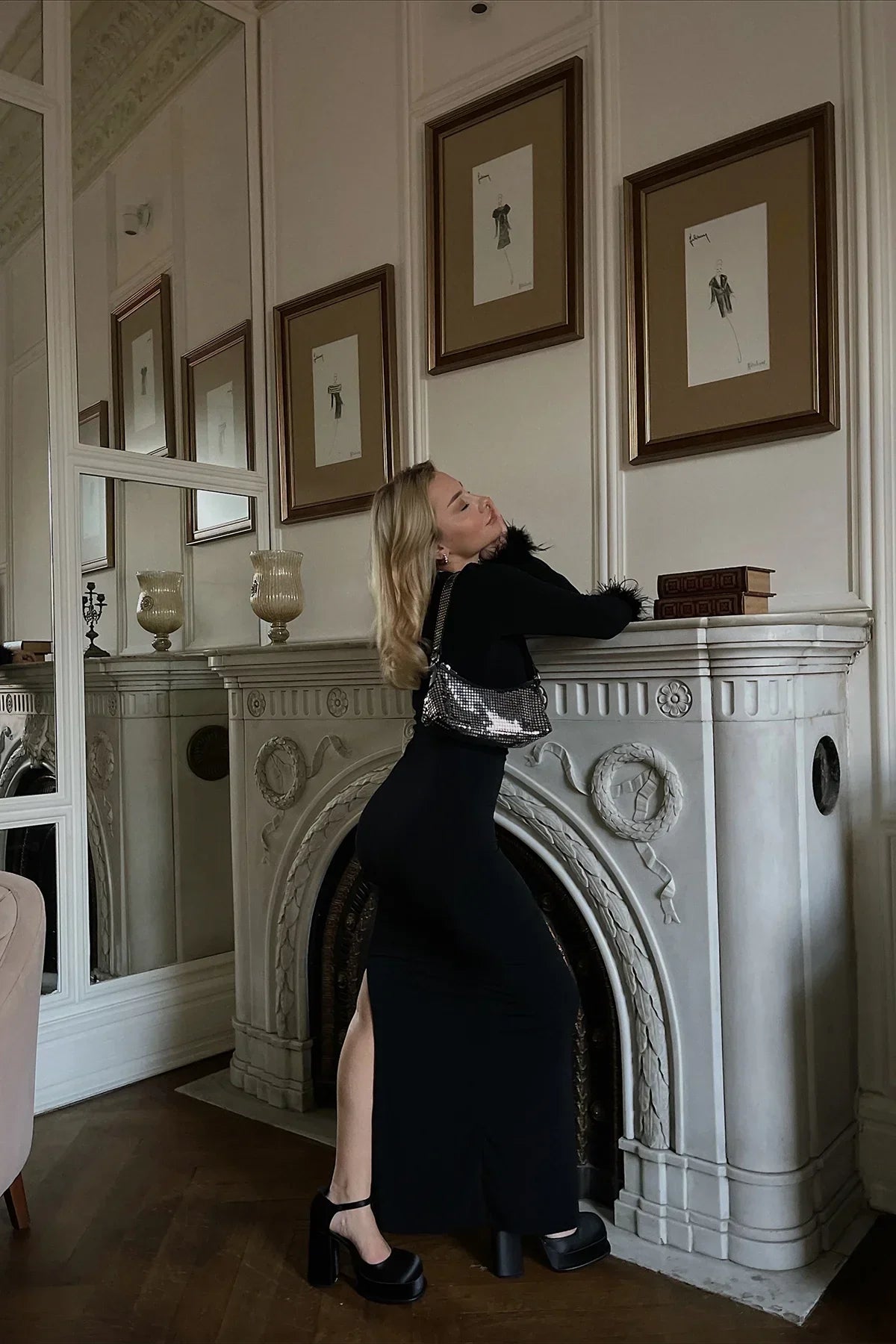 Mariet | Lange Kleid mit Ärmeln und Fransen in Schwarz