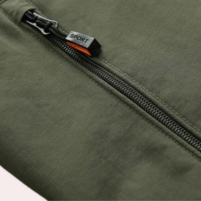 Sportliche Herrenjacke für Outdoor-Aktivitäten mit Kapuze – Leicht & Funktionell