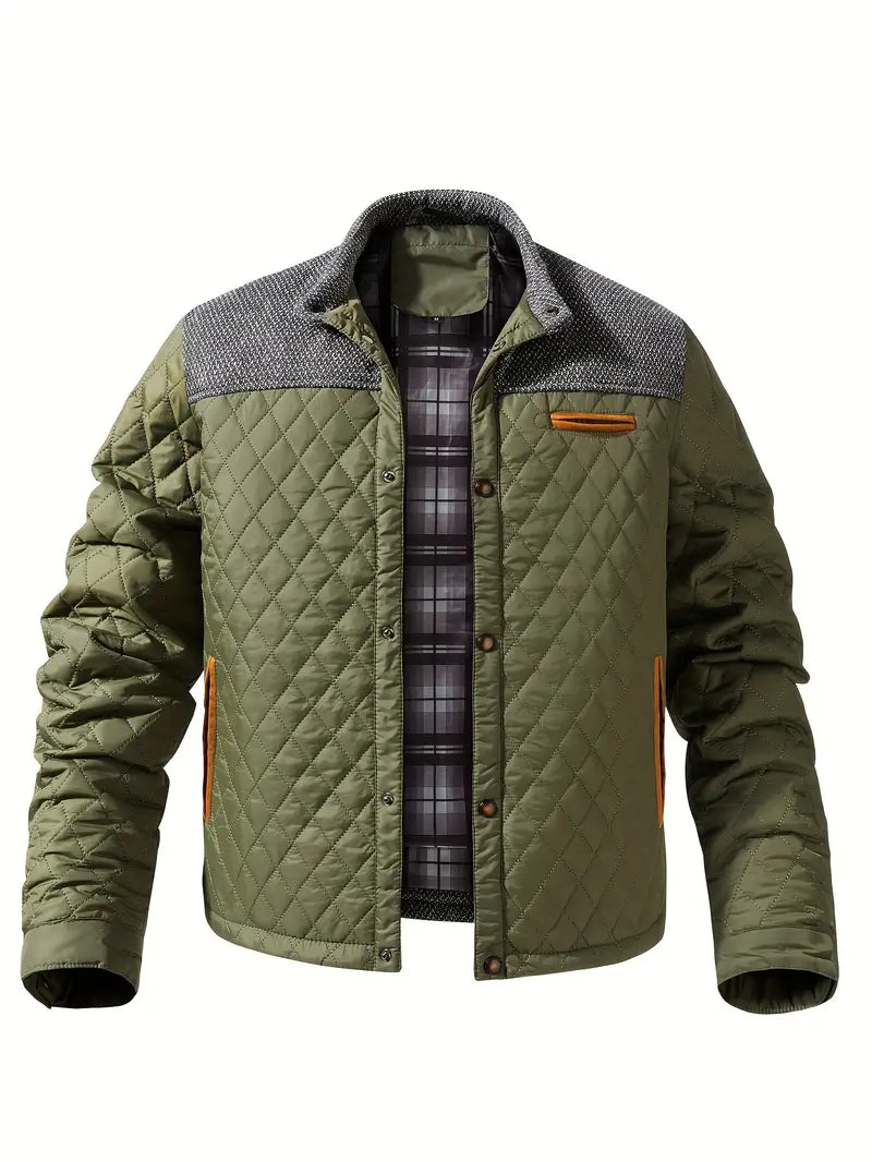Wattierte Herrenjacke mit hohem Kragen und praktischen Taschen – ideal für kalte Tage