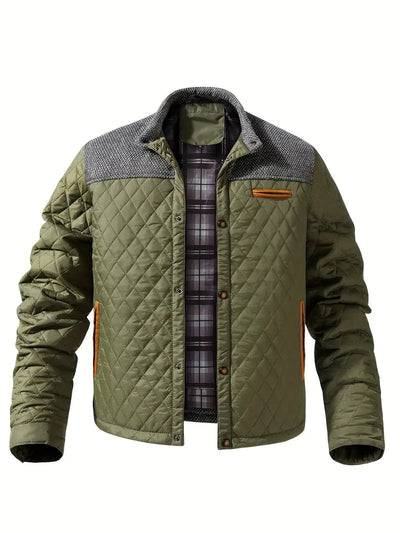 Wattierte Herrenjacke mit hohem Kragen und praktischen Taschen – ideal für kalte Tage