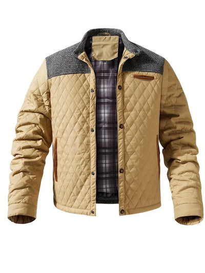 Wattierte Herrenjacke mit hohem Kragen und praktischen Taschen – ideal für kalte Tage