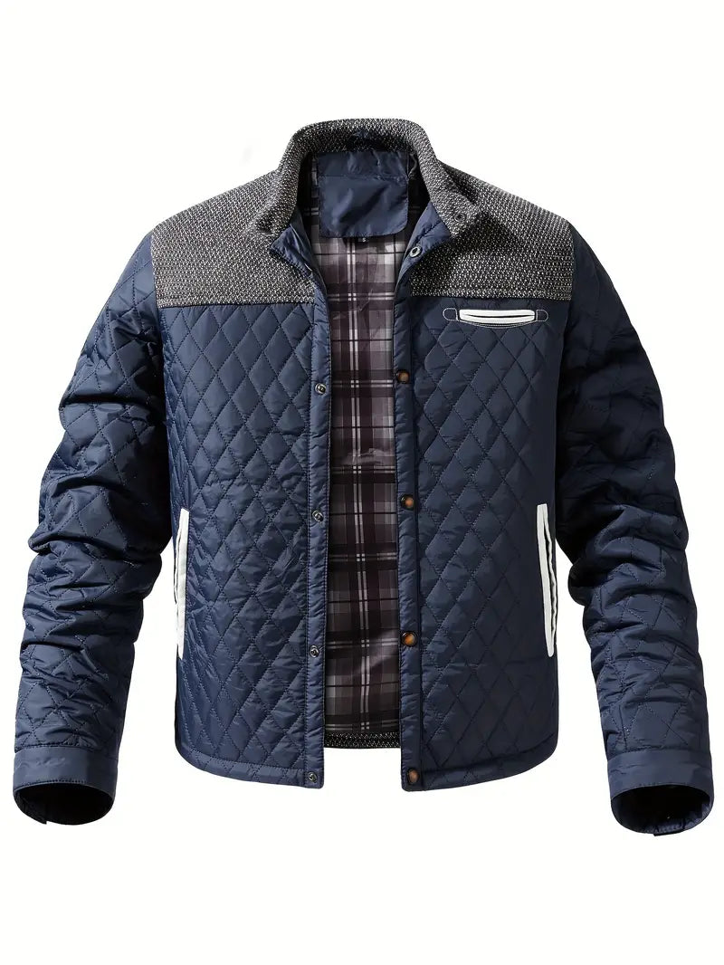 Wattierte Herrenjacke mit hohem Kragen und praktischen Taschen – ideal für kalte Tage