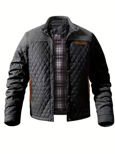 Wattierte Herrenjacke mit hohem Kragen und praktischen Taschen – ideal für kalte Tage